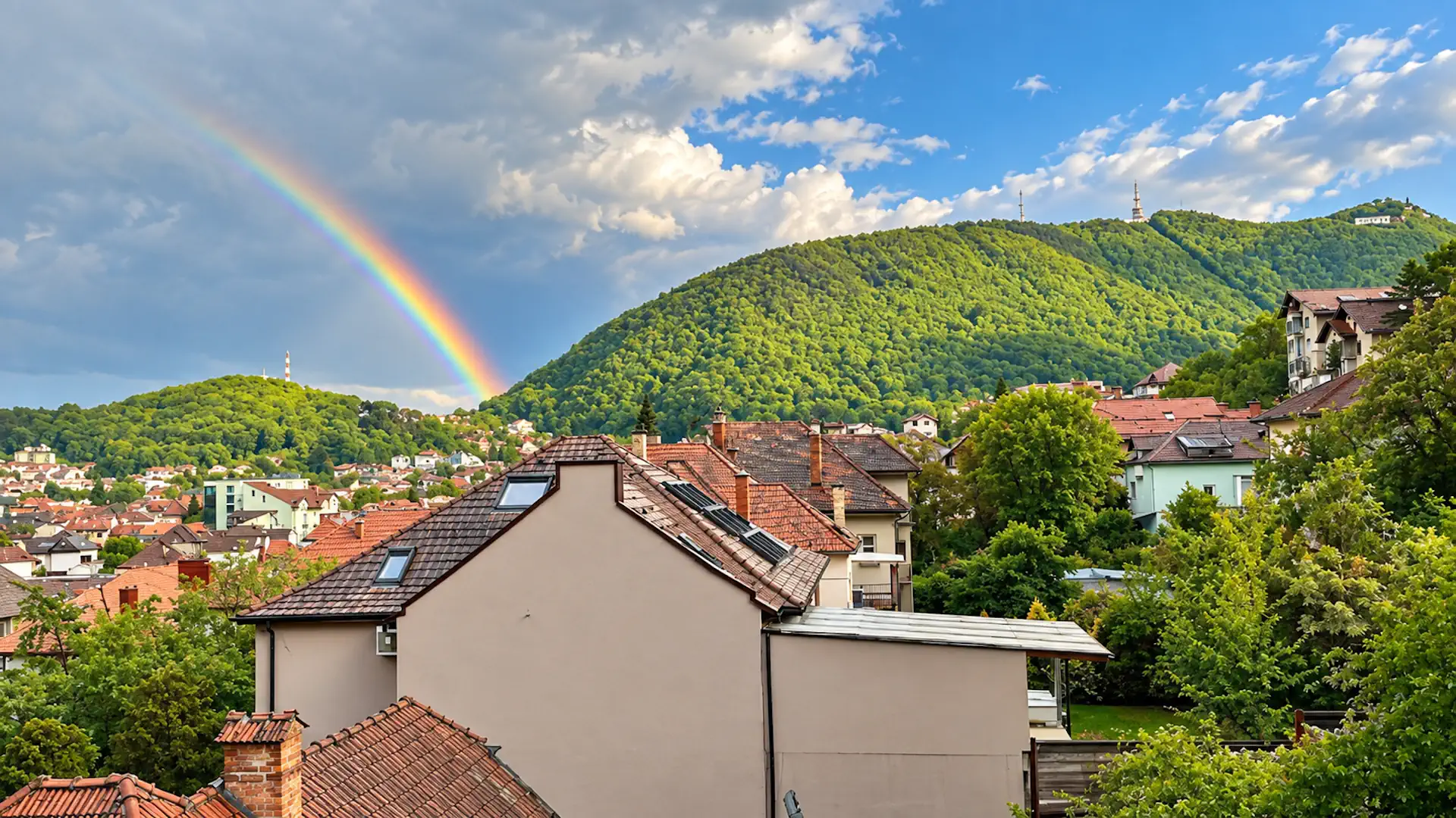 Vedere panoramică spre Tâmpa și Brașov